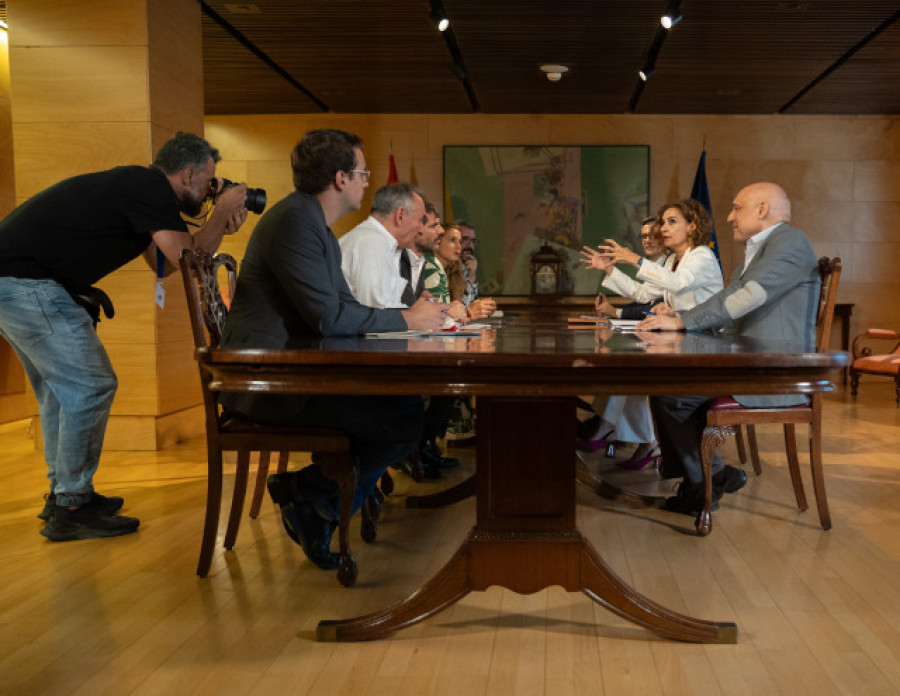 La presión de Sumar no logra arrancar medidas inmediatas al PSOE por el caso Cerdán