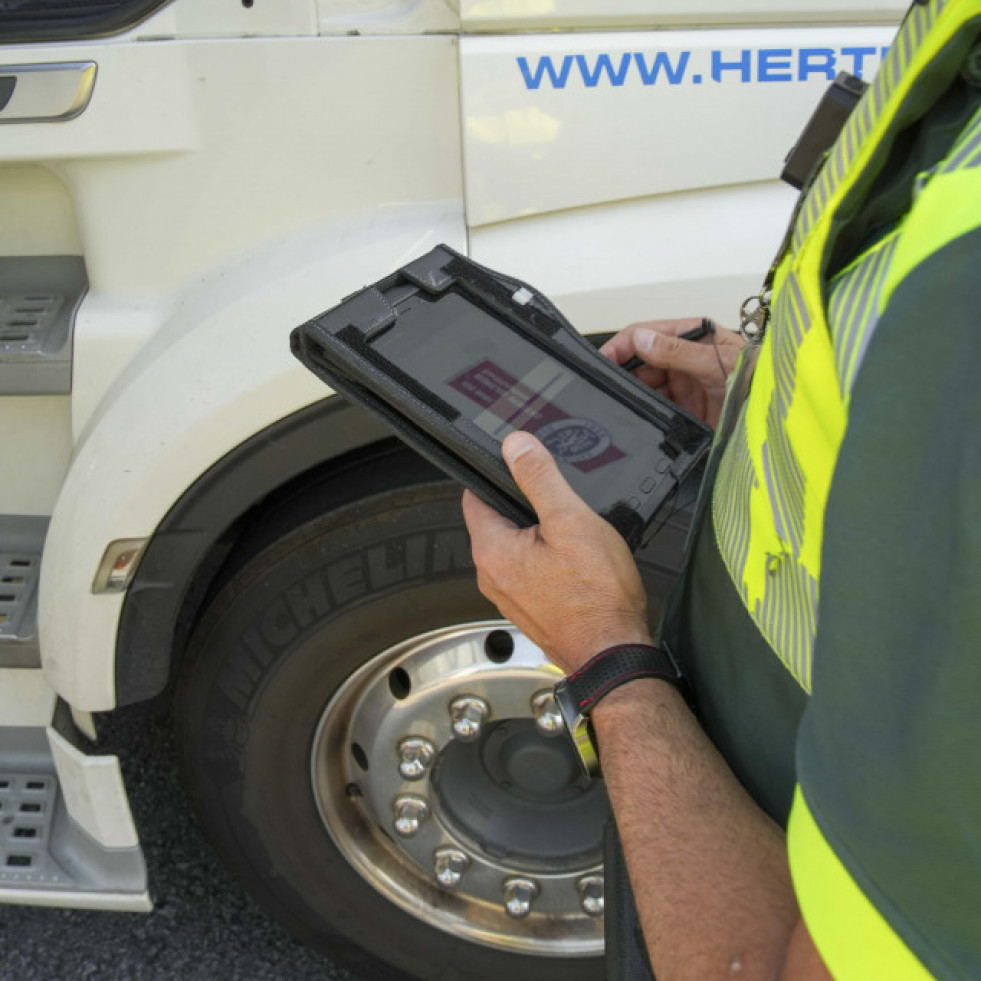 Un camionero que septuplicaba la tasa de alcohol sufre un accidente en Pontevedra