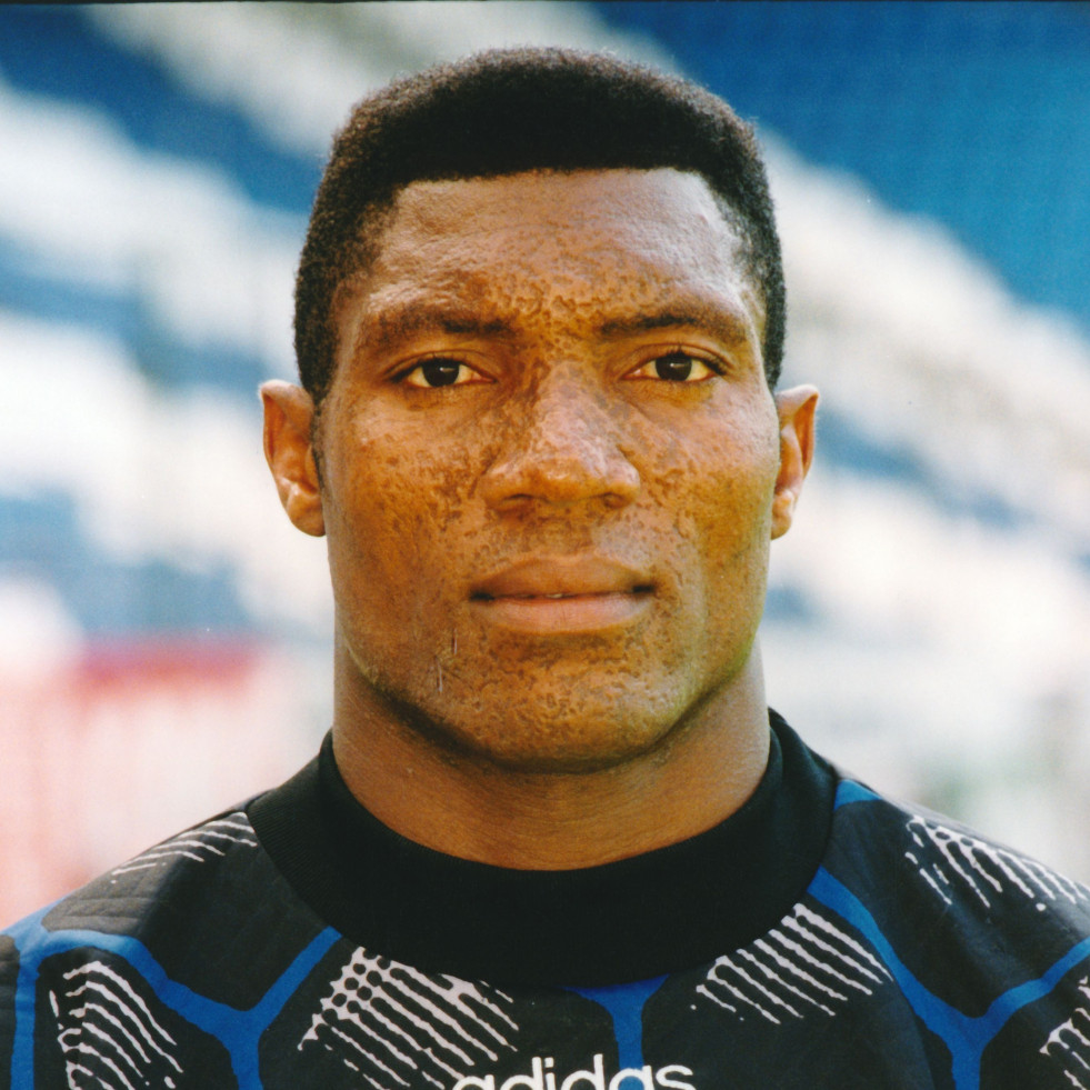 Fallece el exdeportivista Peter Rufai, el portero que no quiso ser rey