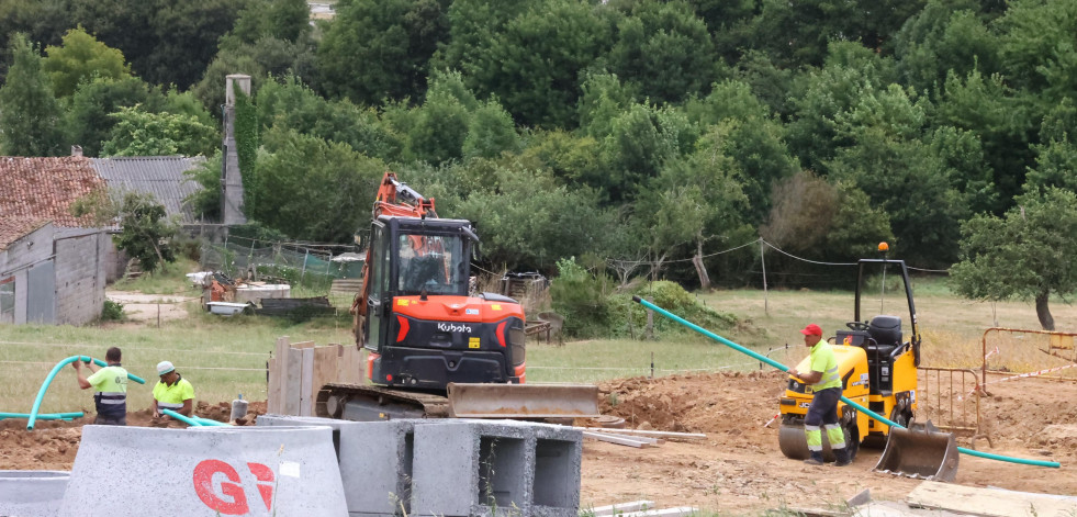 En marcha las obras de urbanización de la parcela del nuevo CIS de Carballo