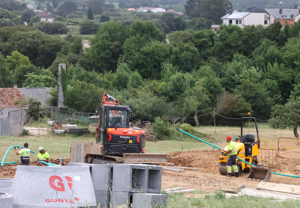En marcha las obras de urbanización de la parcela del nuevo CIS de Carballo