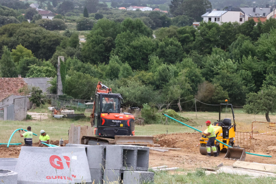En marcha las obras de urbanización de la parcela del nuevo CIS de Carballo