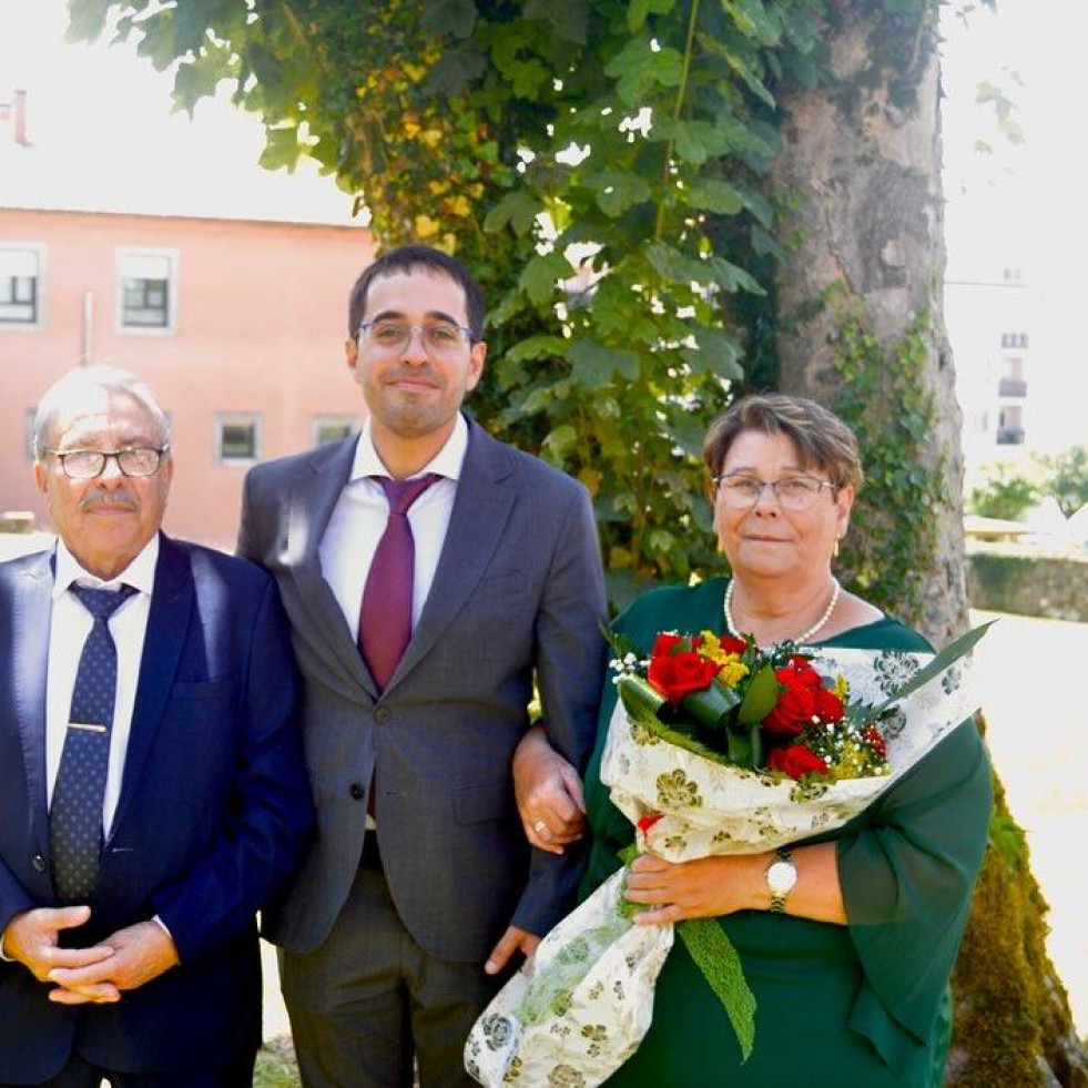 El alcalde de Santa Comba oficia las bodas de oro de Celestino y Albina