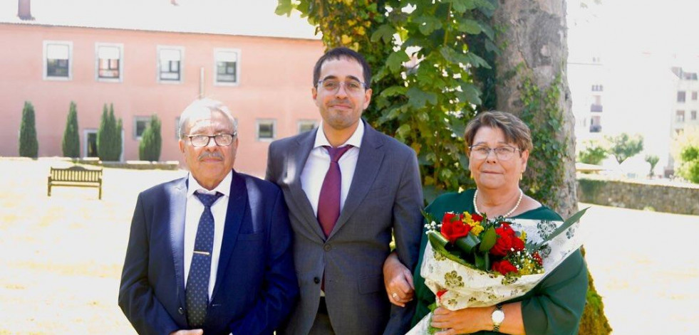 El alcalde de Santa Comba oficia las bodas de oro de Celestino y Albina