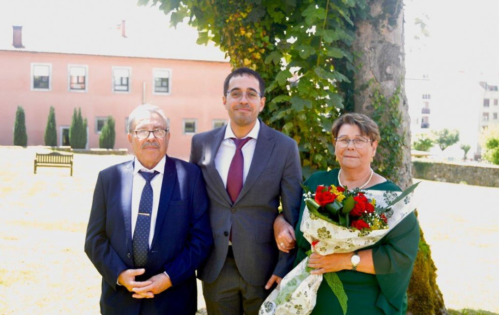 El alcalde de Santa Comba oficia las bodas de oro de Celestino y Albina
