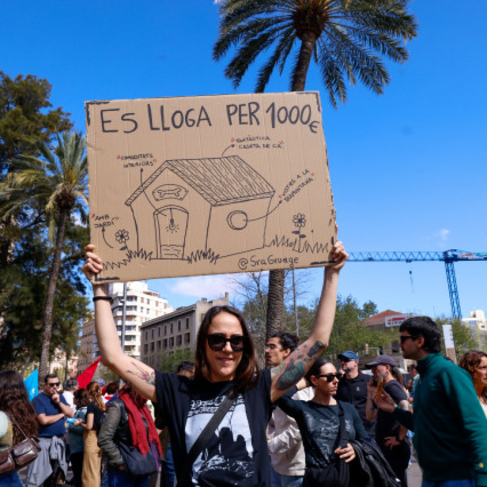 UnapersonaparticipaenunamanifestacinporlaviviendaenBarcelona