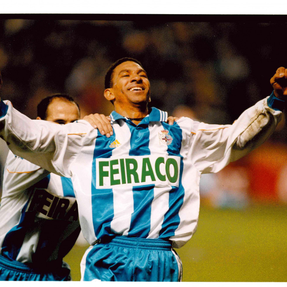 Djalminha celebra uno de sus tantos al Real Madrid en la temporada 1999 00   ARCHIVO DXT