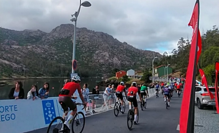 Iago Alonso se impone en el Gran Fondo Ézaro 2025