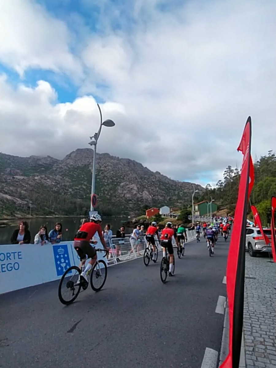Iago Alonso se impone en el Gran Fondo Ézaro 2025