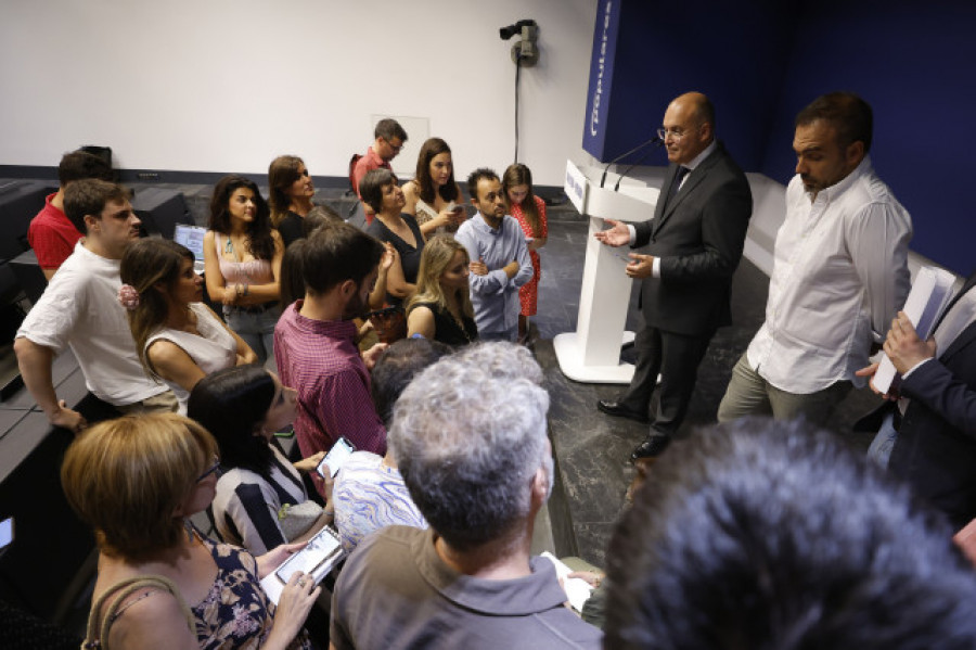 Tellado recalca que el compromiso de Feijóo es gobernar en solitario y cierra la puerta a una coalición con Vox