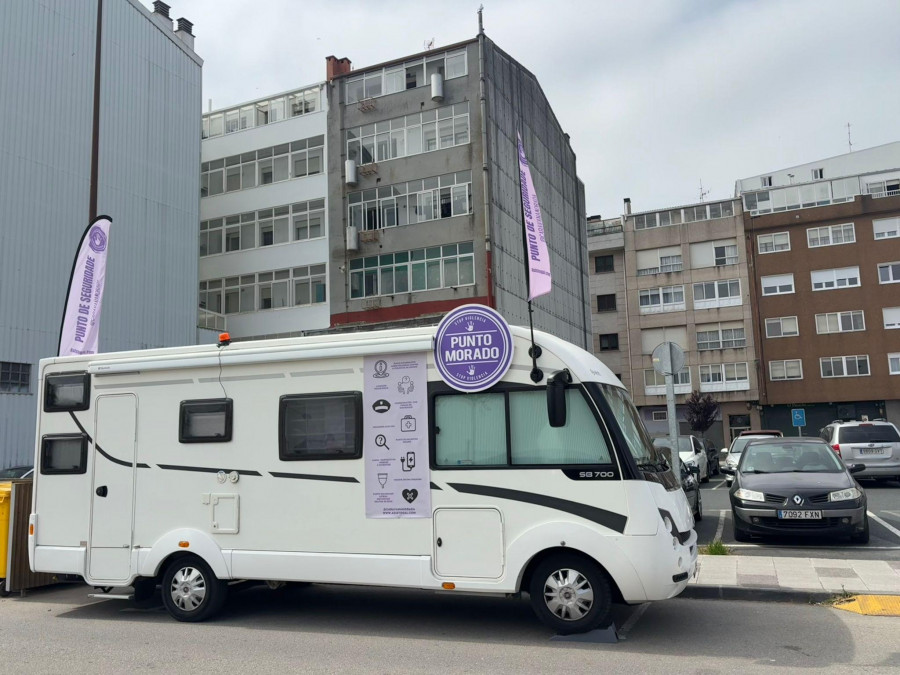 Un millar de personas acudieron a la Caravana Morada del San Xoán de Carballo