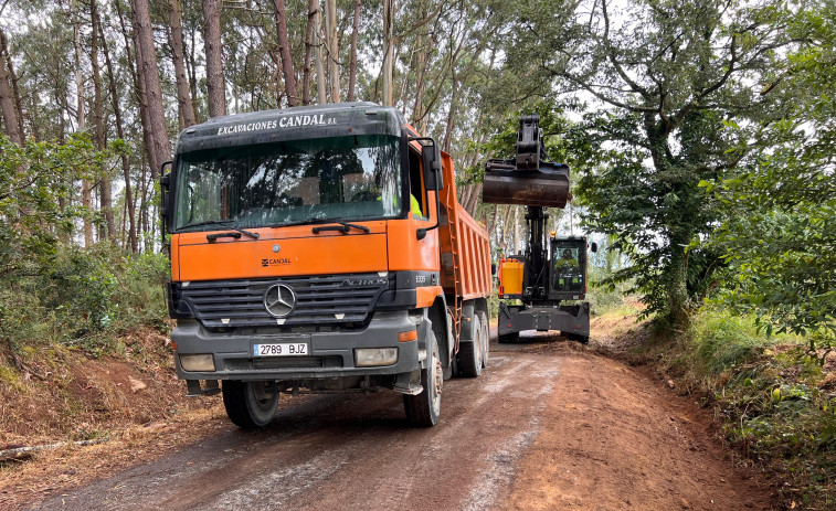 El Concello de A  Laracha invierte 80.000 euros en carreteras de distintos lugares de Lendo