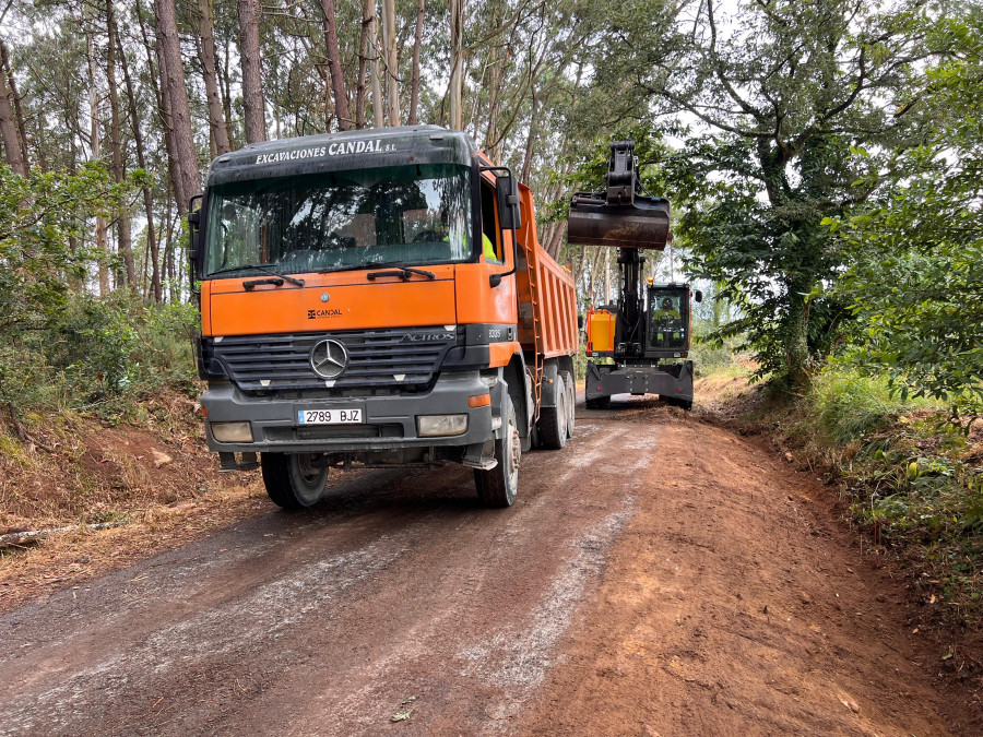 El Concello de A  Laracha invierte 80.000 euros en carreteras de distintos lugares de Lendo