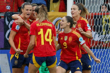 La jugadora de la selección de España Irene Paredes, celebra su gol contra la selección de Bélgica, durante el partido de la s