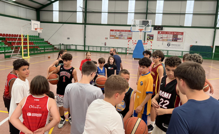 Tenis de mesa y baloncesto en el verano de Cee