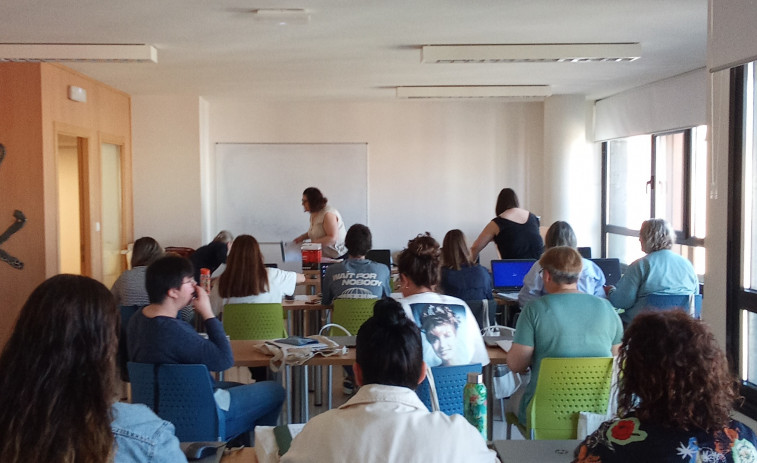 El programa integrado de empleo de A Laracha impulsa la formación en teleasistencia