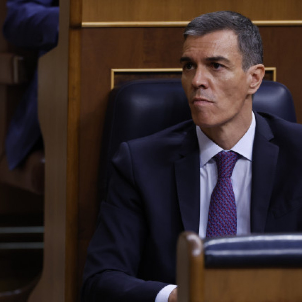 ElpresidentedelGobiernoPedroSnchezduranteelplenodelCongresodelosDiputadosestemircolesenMadrid.