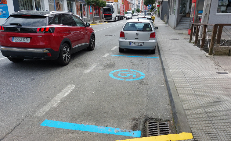 Ponteceso activa la zona azul en la calle principal con el fin de favorecer al comercio