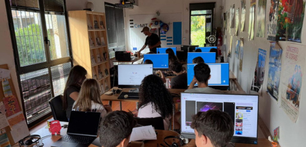 El proyecto Girl Steam 2025 inicia la nueva edición en Galicia con 30 talleres de robótica para jóvenes