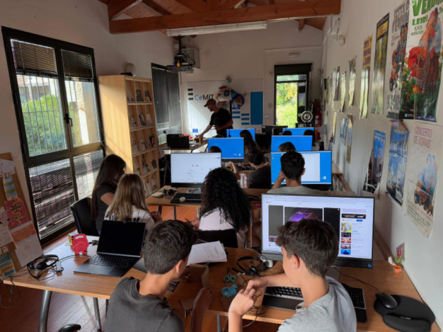 El proyecto Girl Steam 2025 inicia la nueva edición en Galicia con 30 talleres de robótica para jóvenes