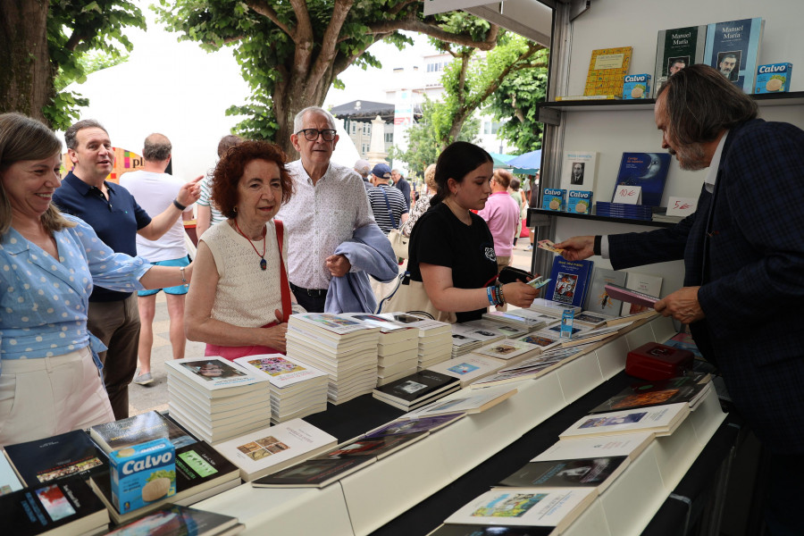A Praza dos Libros, mistura de "saberes e sabores" en Carballo