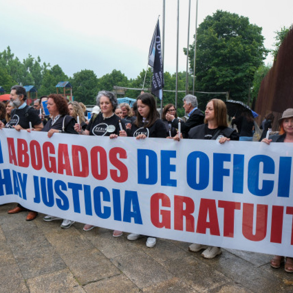 EuropaPress 6851961 varios profesionales gallegos turno oficio protesta 11 julio 2025 santiago 13413