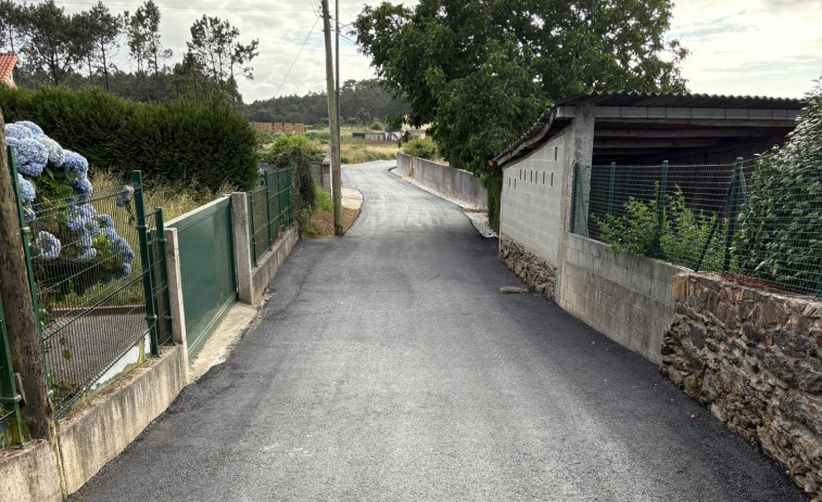 Ponteceso acondiciona la pista que une la AC-419 con el vial que va de Pazos a Langueirón