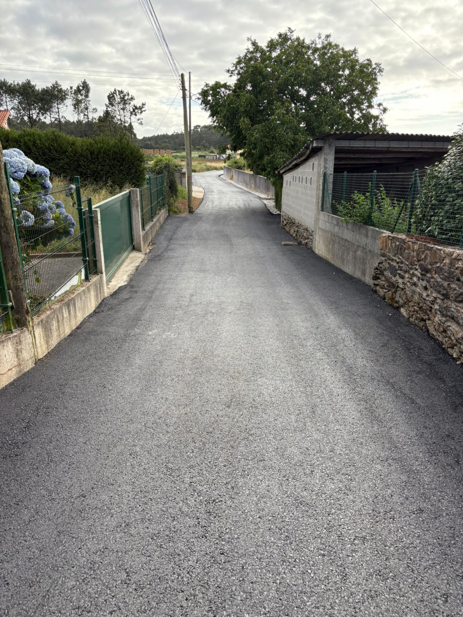 Ponteceso acondiciona la pista que une la AC-419 con el vial que va de Pazos a Langueirón