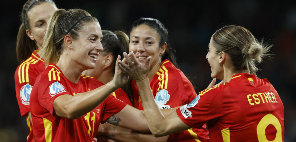 España remonta a Italia y pasa como primera de grupo invicta (1-3)