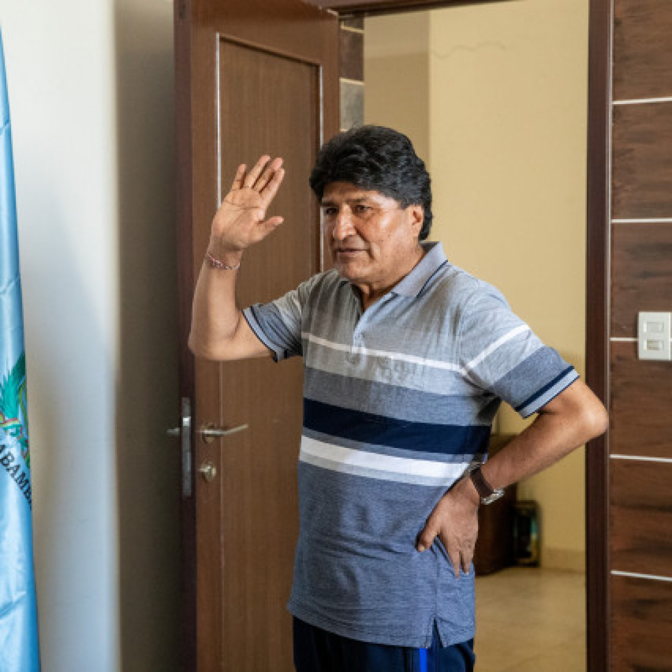 Dos mil personas con estacas, escudos y lanzas protegen el último fortín de Evo Morales