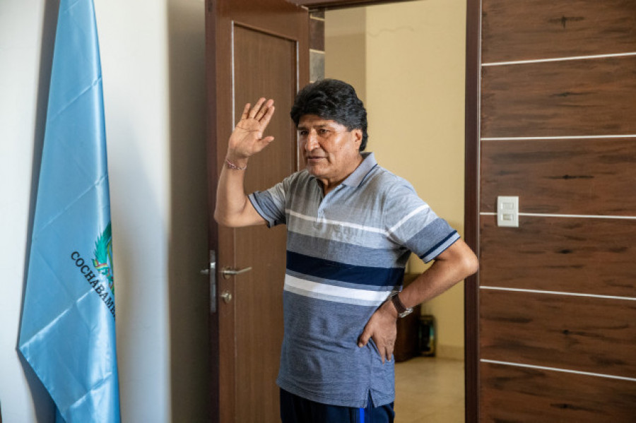 Dos mil personas con estacas, escudos y lanzas protegen el último fortín de Evo Morales