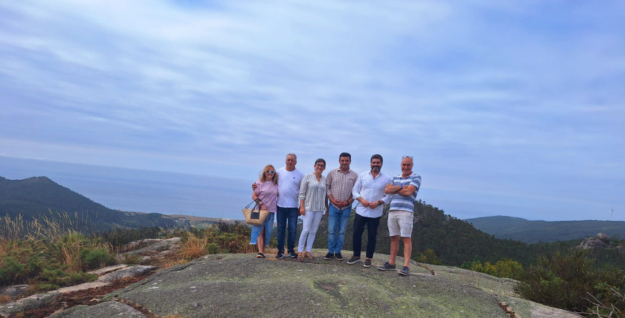 El PP destaca el impulso al turismo natural con el plan de los penedos de Traba y Pasarela