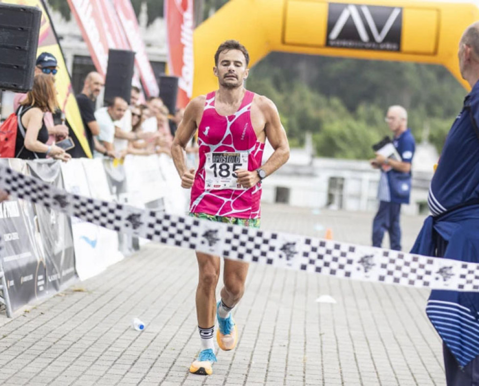 Mikel Ocerín, vencedor absoluto, entrando en la línea de meta  Raúl