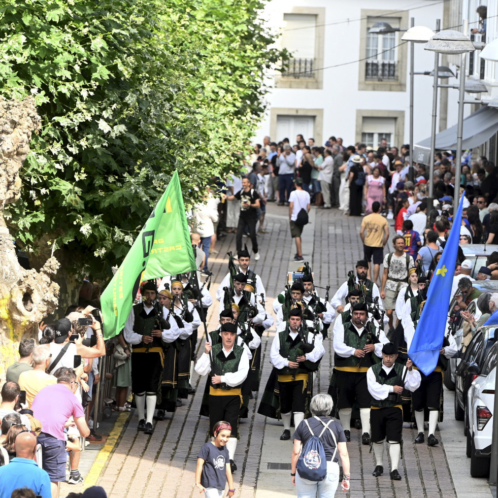 Desfile de bandas en Ortigueira @ Emilio Cortizo