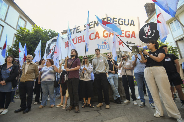 DecenasdepersonaslideradaspordirigentesymilitantesdelBNGydesuorganizacinjuvenilGalizaNovahanprotesta