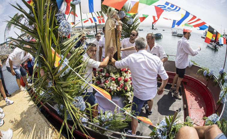 Danza de arcos infantil y Camariñán de Honra para abrir las fiestas del Carmen