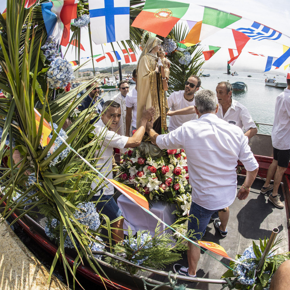 Danza de arcos infantil y Camariñán de Honra para abrir las fiestas del Carmen