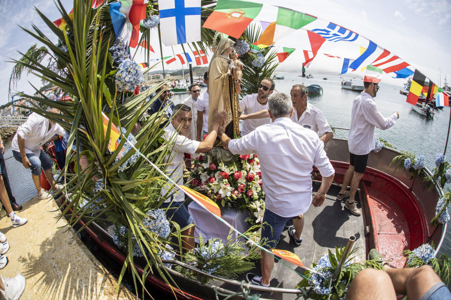 Danza de arcos infantil y Camariñán de Honra para abrir las fiestas del Carmen