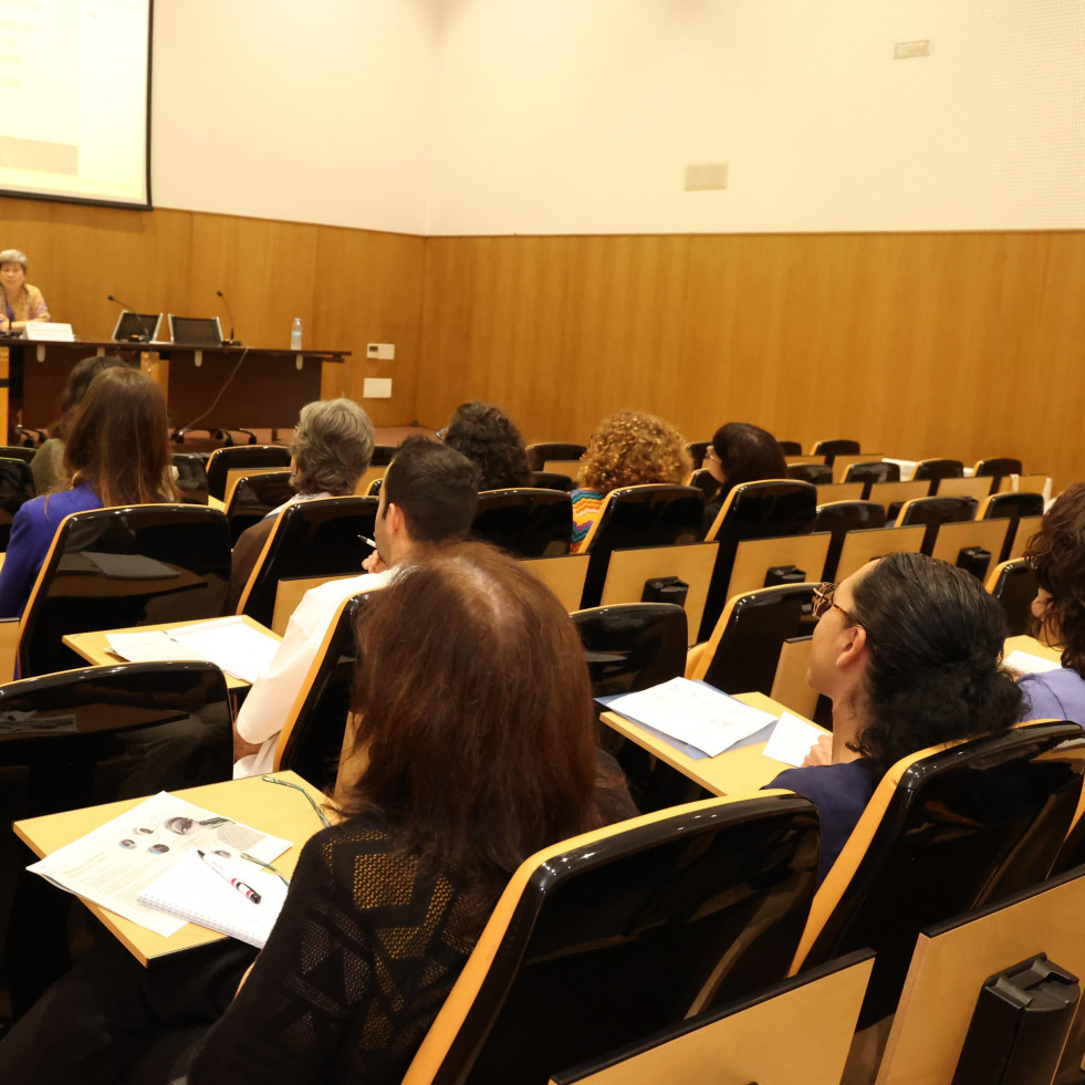 El curso de verano de la UDC empieza en Carballo con un análisis de la lengua