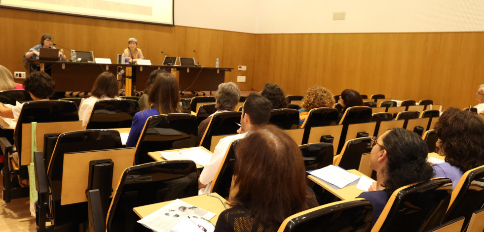 El curso de verano de la UDC empieza en Carballo con un análisis de la lengua