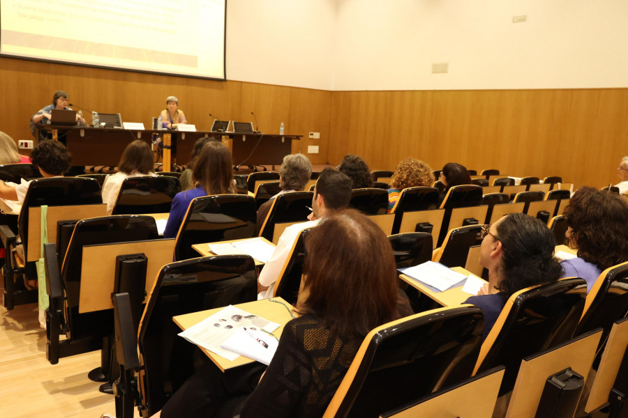 El curso de verano de la UDC empieza en Carballo con un análisis de la lengua