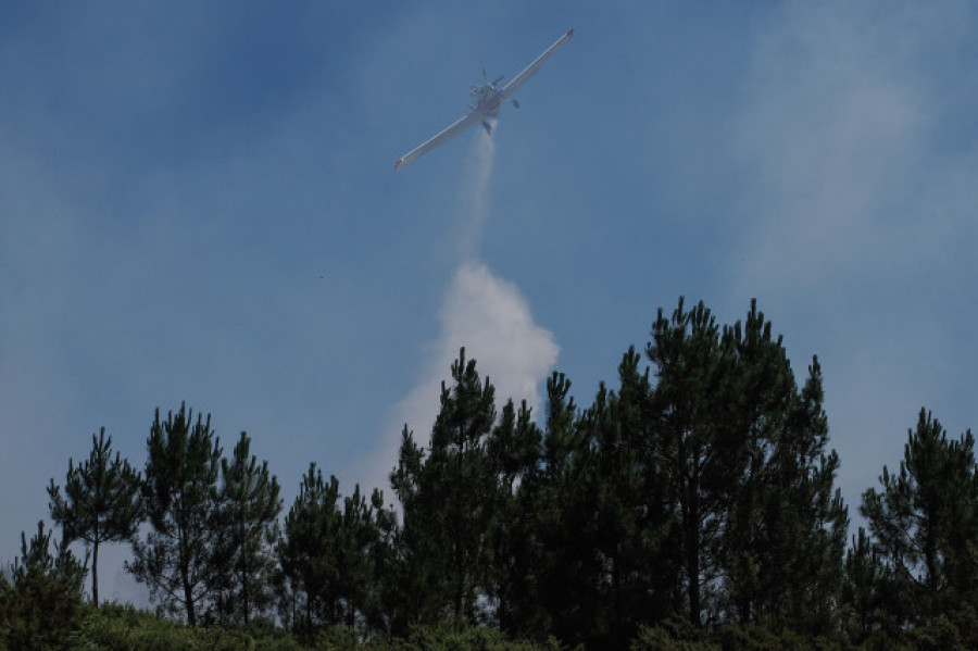 Controlado el incendio forestal de Lalín, que afecta a unas 80 hectáreas
