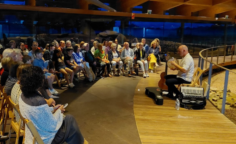 El dolmen de Dombate vibró con Xabier Díaz