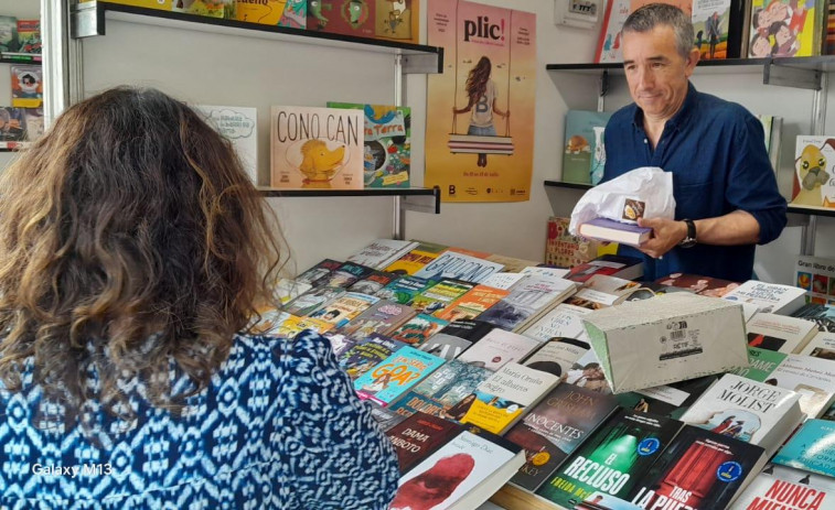 La Praza dos Libros de Carballo bate récords con más de 2.500 ventas