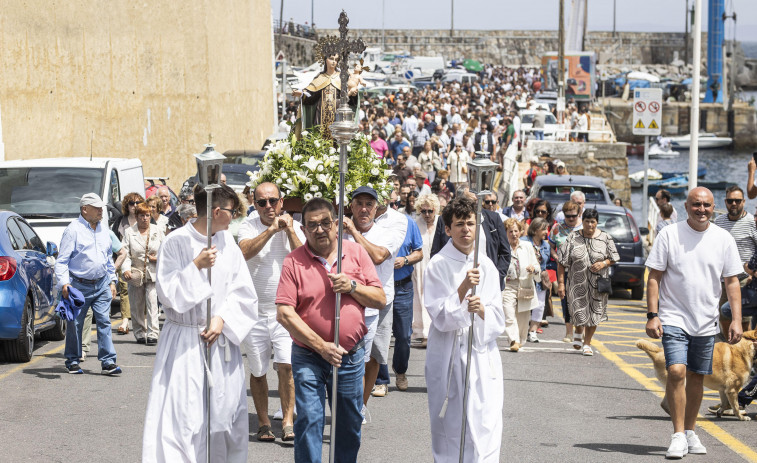 Caión honra a la Virgen del mar