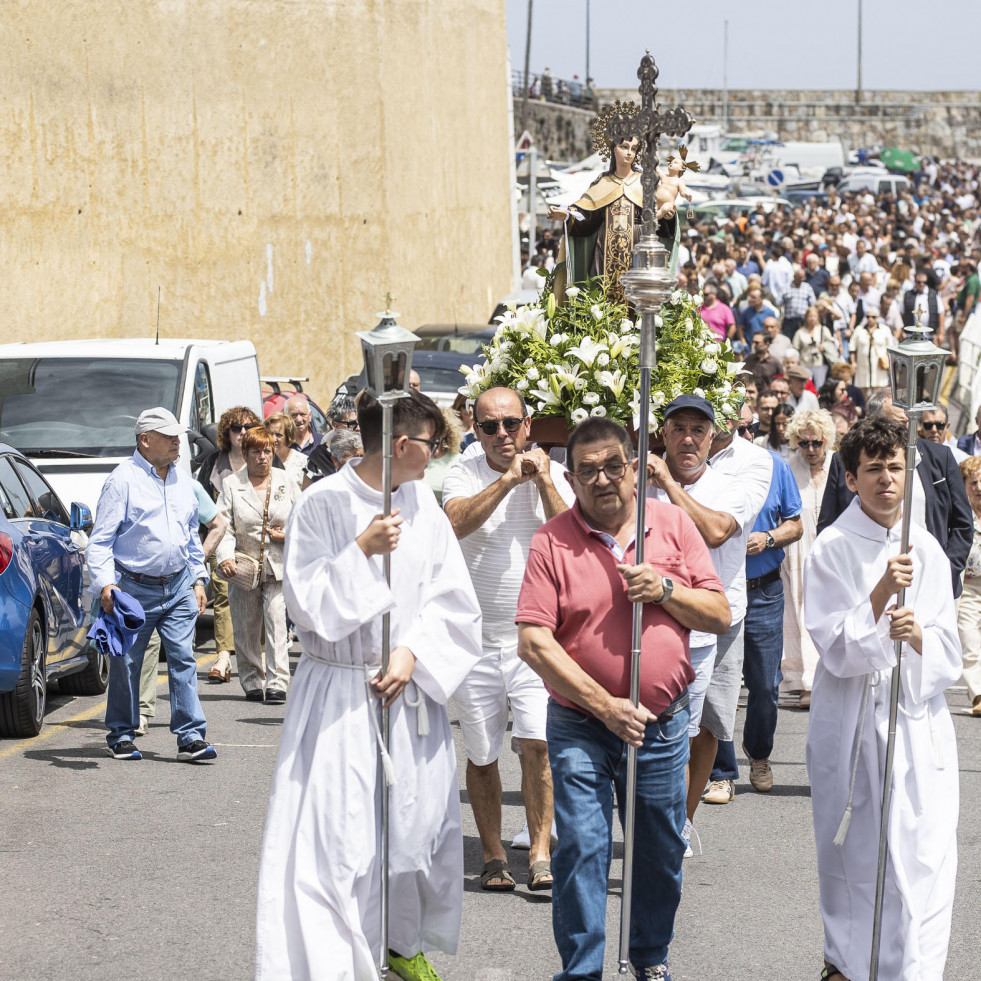 Caión honra a la Virgen del mar