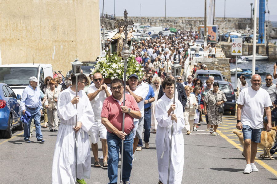 Caión honra a la Virgen del mar