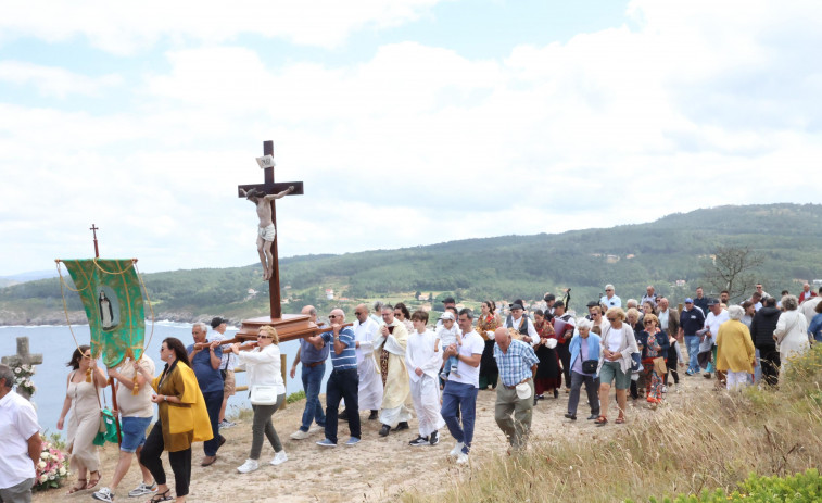 Laxe honra a la Cruz da Rosa y prepara otro fin de semana festivo