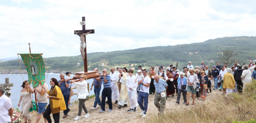 Laxe honra a la Cruz da Rosa y prepara otro fin de semana festivo