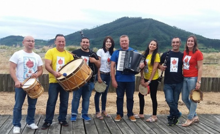 Música y churrasco popular en el primer Festival Folk O Quinteiro, en Buño